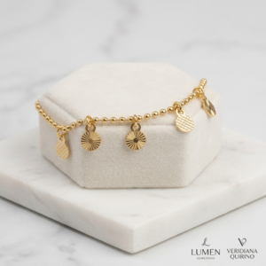 Pulseira Mini Esferas com Medalhas Detalhadas Folheada a Ouro