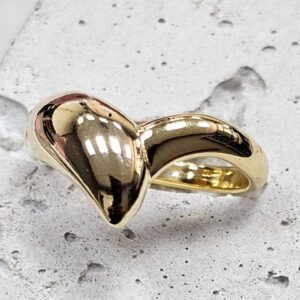 Anel Chevron Folheado a Ouro